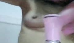 【清纯妹子】02年的小妹妹露脸跟她的小男友激情啪