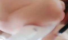 【清纯女神】大胆网红公园散步散一散直接把衣服掀起