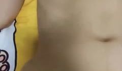【清纯女神】牛仔短裤大长腿贫乳美女和炮友居家啪啪