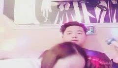 社会小胖去KTV一边唱歌往坐台小姐胸罩里塞100
