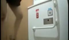 外站流出商城蹲厕固定偷拍逼毛茂盛的条纹衣服靓妹不