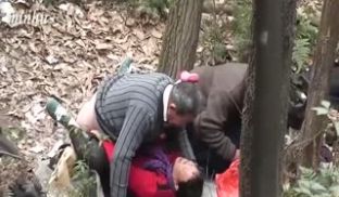 【独家】老年人组团野战被偷拍