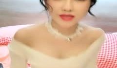 超高颜值网红美女小白兔高价房票自慰大秀美乳粉b叫