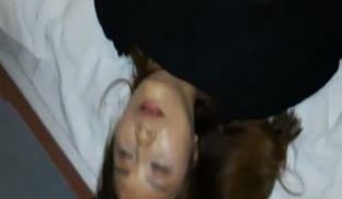 【迷 奸】气质美女晚上和朋友撸串喝多后被带到酒店