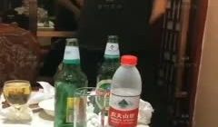 【网曝门】潍坊包间事件-19岁潍坊女包间擦枪走火
