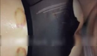 浴室里的黑丝袜 + F罩杯美眉！！！！！剧烈乳摇