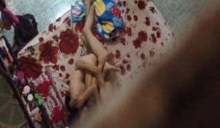 真实偷拍-漂亮美女下班后和男友在地上操逼,各种高