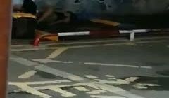 最新门事件带着行李箱的游客被个衣着性感的小姐带到