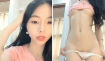 高颜值美女丑曦第二部抖臀诱惑收费秀 苗条身材翘着