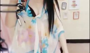 身材不错的一坊美女主播静琪自慰大秀 屁股翘起来后
