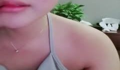丸子头高颜值长相甜美妹子自慰秀 跳蛋塞入逼逼震动