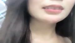 颜值不错骚气妹子户外自慰秀 开裆灰丝路边椅子上拉