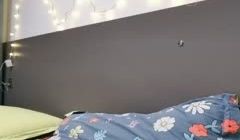 00后的小美女口交给炮友，听狼友指挥掰b给看~