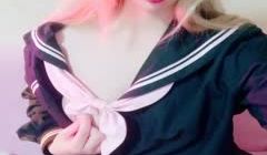 JK装金发小姐姐！撩起裙子没穿内裤！无毛骚b揉搓