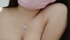 淫荡小骚妇自慰等炮友 来了后开始女上啪啪