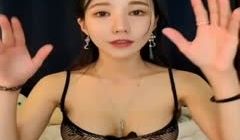 韩国爆乳女主播穿着性感渔网袜诱惑！