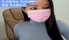 韩国大奶女主播夹住器具乳交诱惑！