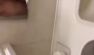 河南浴室门情侣啪啪啪
