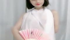 新下海古典美仙女迷你小公主优雅露奶扒b