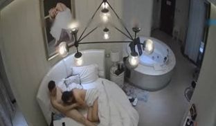 豪华酒店真实偷拍骚男勾引气质美女上床