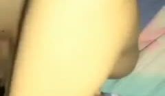 变态哥套路两个工厂妹子回家喝酒下药灌倒一块干,苗
