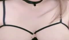 哺乳期奶妈性感展示，情趣装诱惑风骚大奶子挤奶水给