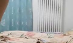 大耳环很有韵味美少妇寂寞在家自慰，脱掉衣服内裤摆