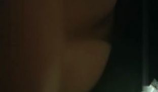 黑丝小姐姐扒下内裤撸鸡巴乳交足交