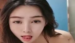 高颜值妹子【大学生喜欢吗】全裸自慰啤酒瓶抽插，性