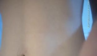 黑裙高端外围妹子，洗完澡穿上情趣制服镜头前口交，