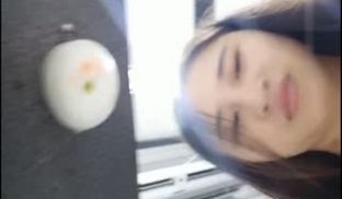 清纯妹子在奶茶店打烊后大玩口交秀