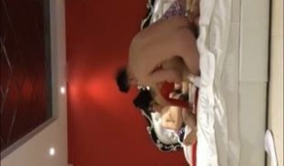 身材丰腴性感大奶美少妇水多耐操与两个老爷们3P一