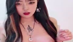 童颜大奶风骚迷人情趣诱惑，渣女纹身全程露脸全裸自