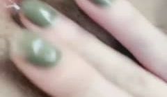 长发灰木耳少妇，床上俯视角度手指自慰，淫水很多拍