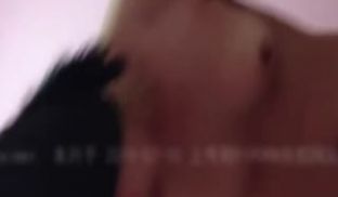 上下玩弄弄的女友淫水直流