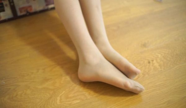 jk制服上衣配上肉丝丝袜强势入镜