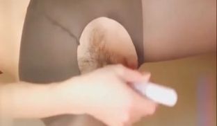 蛇精美腿网红哆啦粉穴开裆黑丝自慰