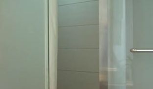 极品美女模特拍全裸写真照片后在酒店被色影师潜规则