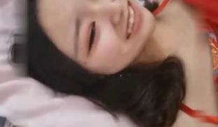 寂寞美女少妇喷水还能挤奶汁