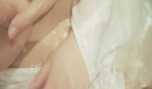 白衣巨乳妹浴缸内湿身秀好身材