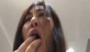 叫妹妹看店自己出来约炮的轻熟女老板娘