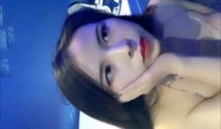 酒店浴缸全裸自慰到高潮