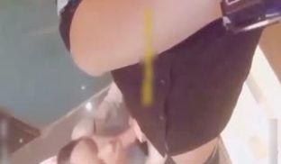 土豪过生日美女主动献身厕所求草