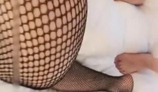 白虎巨乳美女深夜回馈