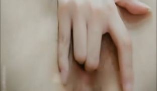 网红鹿少女宿舍自慰自操淫穴