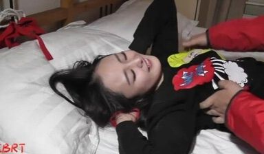 超美小妞挠痒