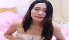 美女独自在家收快递快递员哥哥把持不住直接就上了