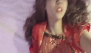 美人突袭老当益壮的长者