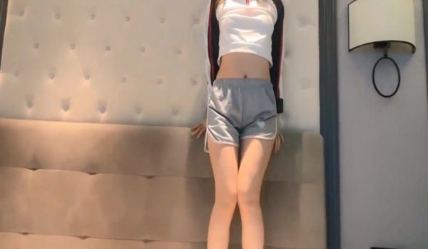 婷婷玉立刚放暑假的女高学妹 憋了好久终于可以任意