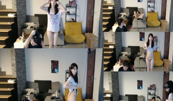 游戏女主播直播完后忘关摄像头,洗完澡不穿内裤和男